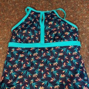 Womens keyhole high neck tankini top swimsuit, adjustable straps